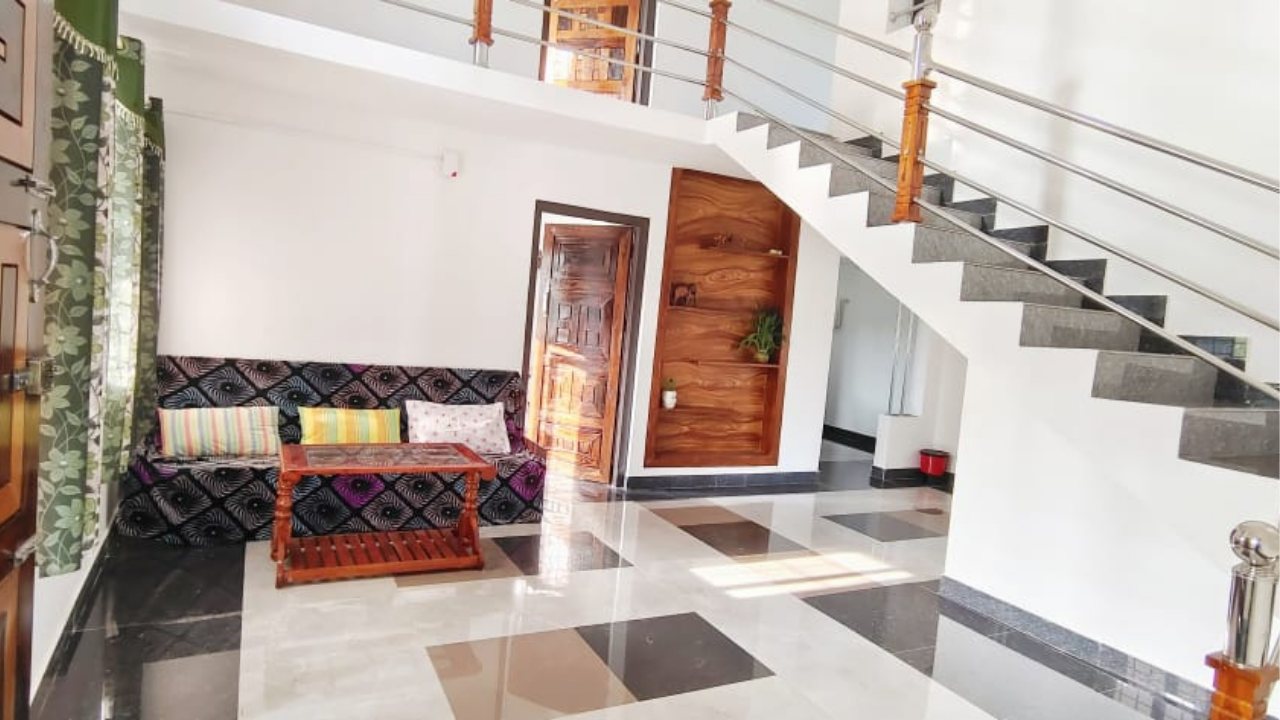 HOMESTAY FULL (12 MEMBERS)