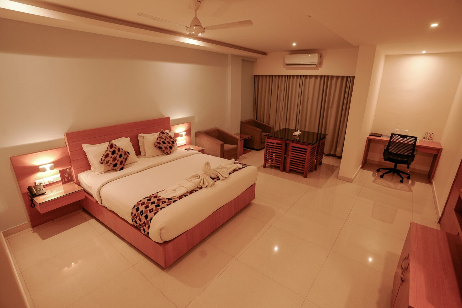 SUITE ROOM 