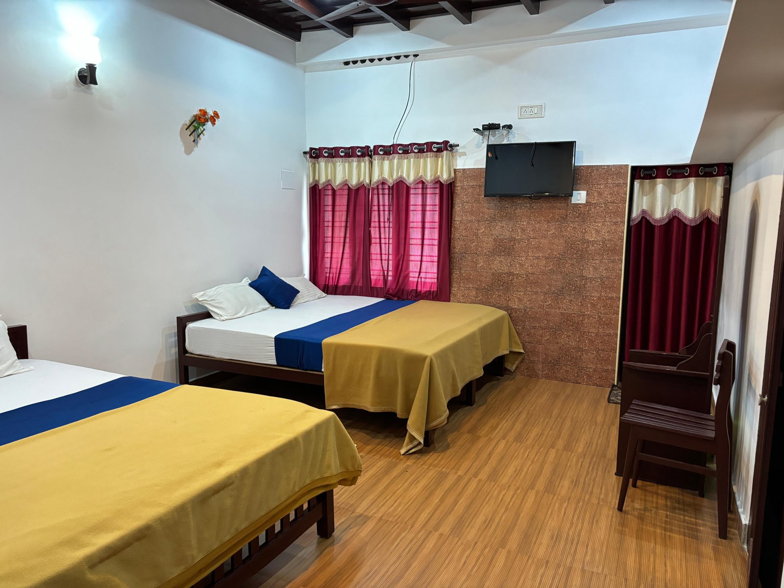 DOUBLE ROOMS