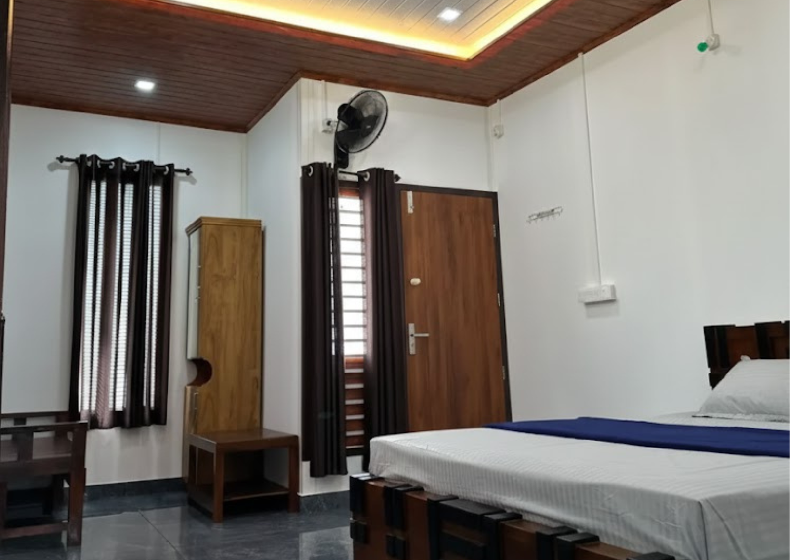 DOUBLE ROOM 