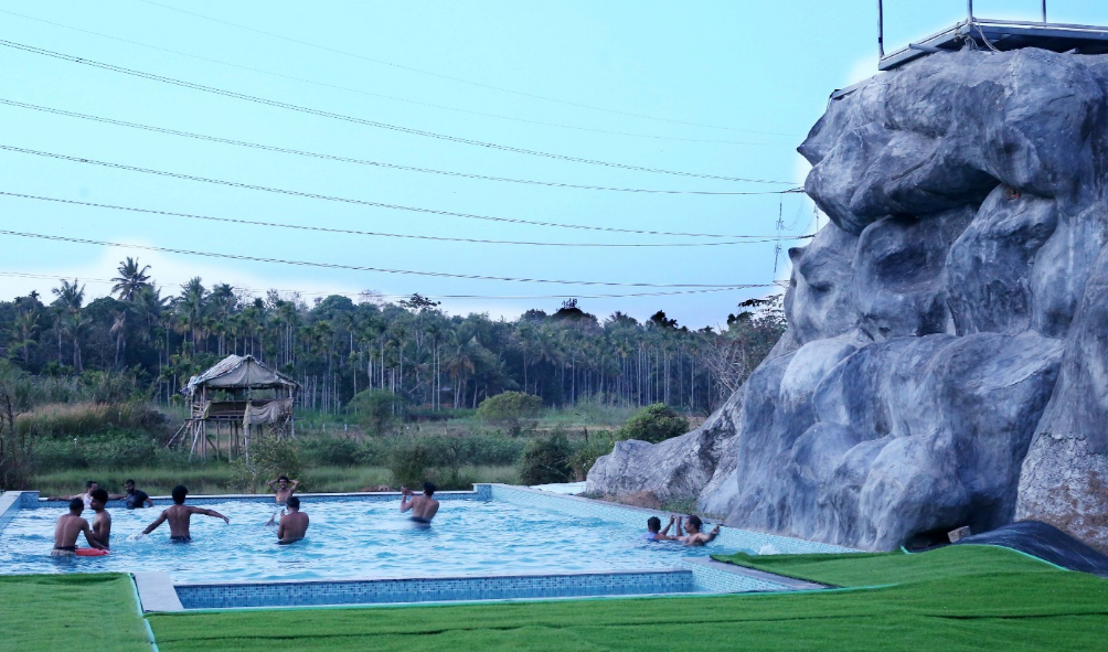CLAY CLUB FARM STAY 