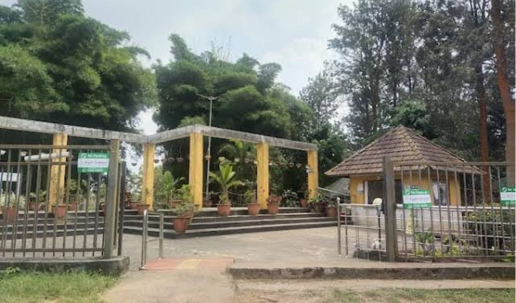 TOWN SQUARE PARK 