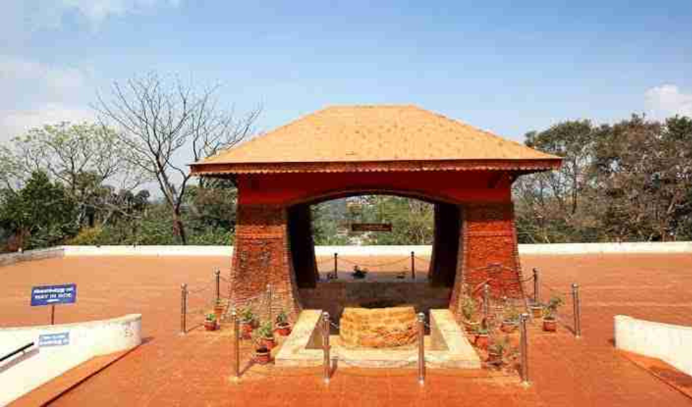 PAZHASSI RAJA TOMB 