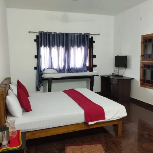 COURTYARD VIEW ROOM