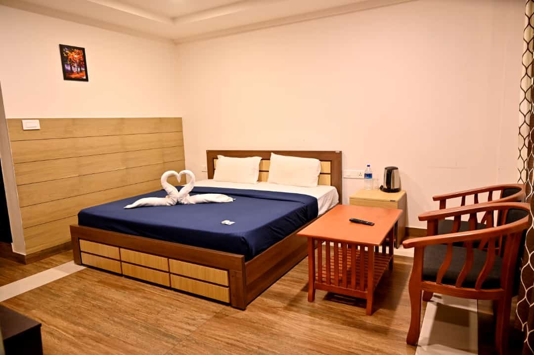 DELUXE ROOMS 
